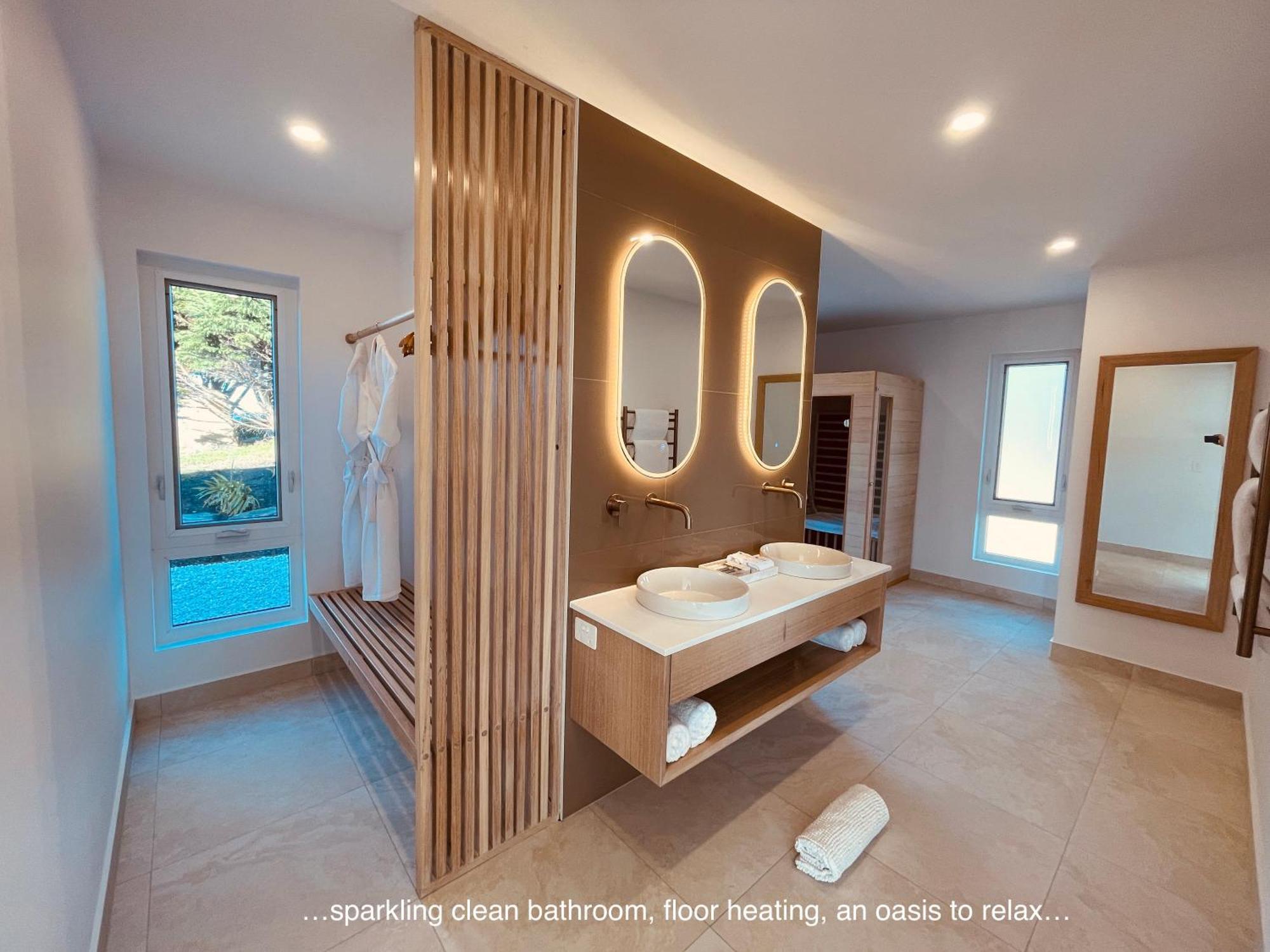 Saltwater - Absolute Oceanfront, Fire Pits, Some Villas With Hot Tubs And Sauna Falmouth Exterior photo