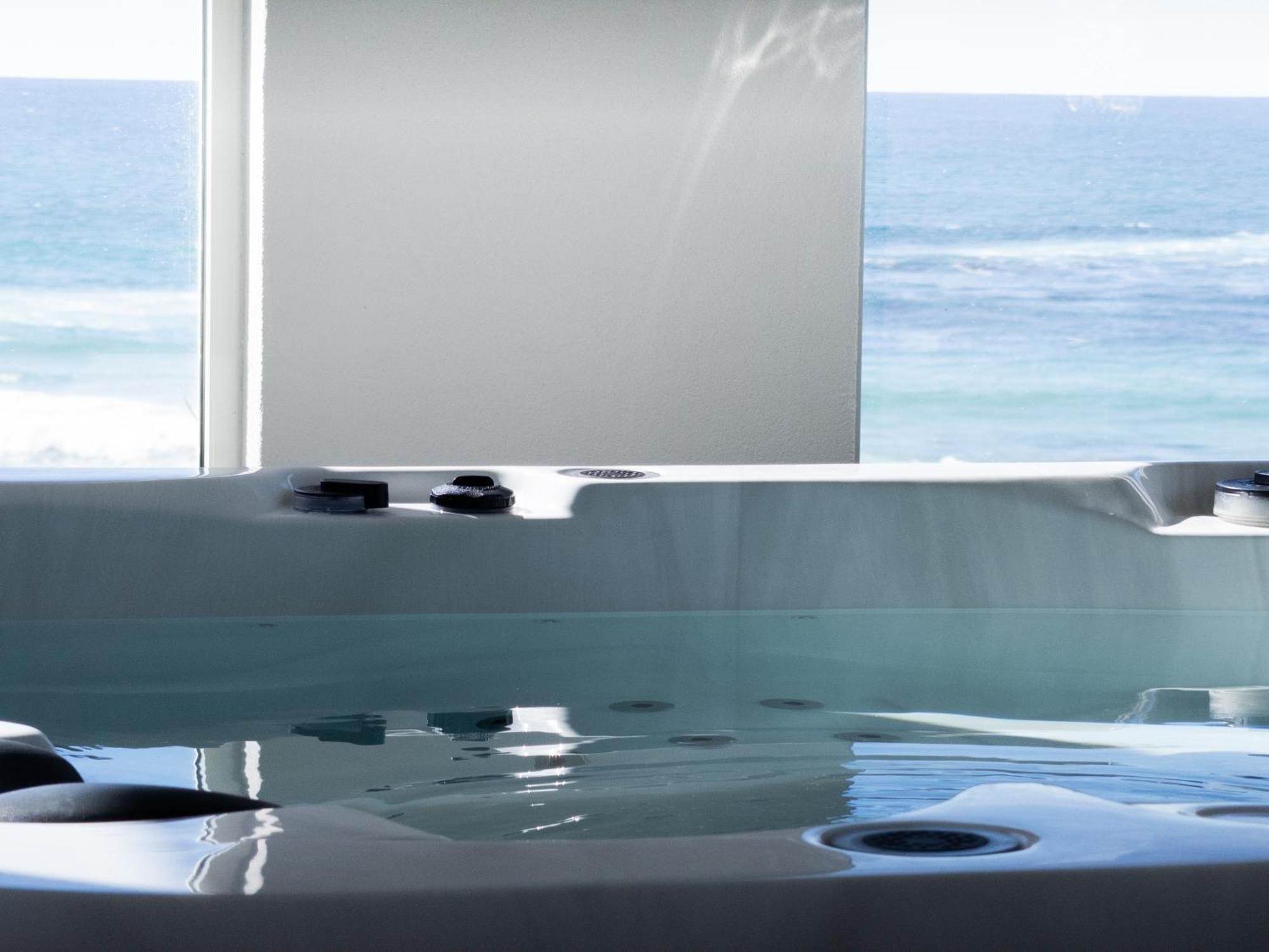 Saltwater - Absolute Oceanfront, Fire Pits, Some Villas With Hot Tubs And Sauna Falmouth Exterior photo