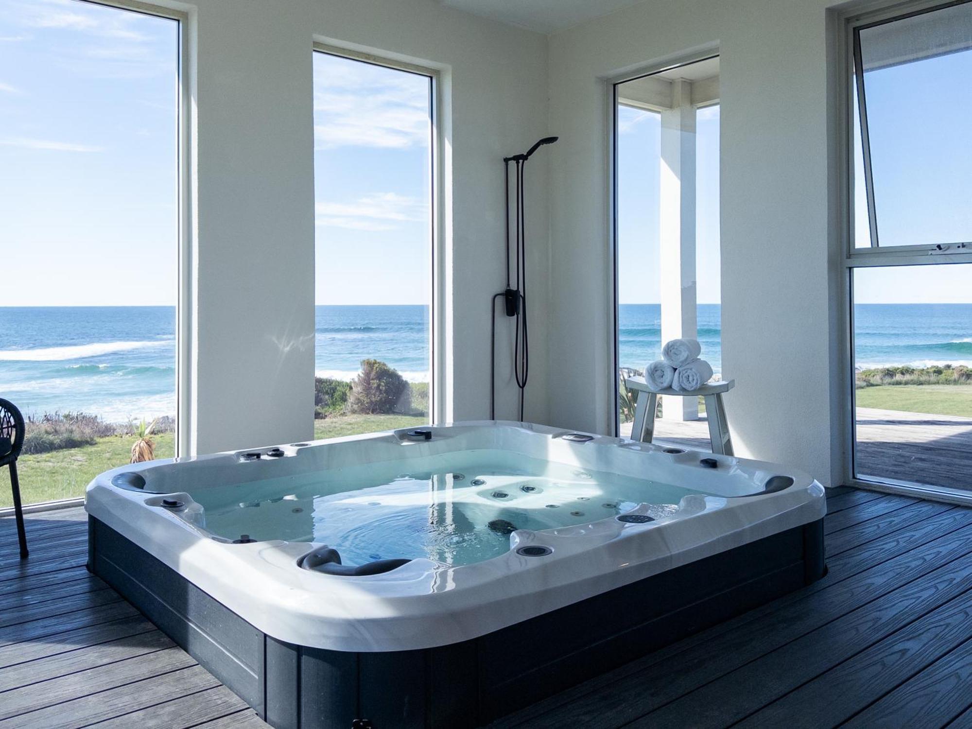 Saltwater - Absolute Oceanfront, Fire Pits, Some Villas With Hot Tubs And Sauna Falmouth Exterior photo