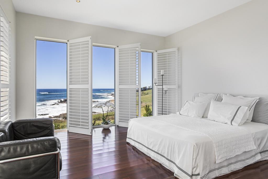 Saltwater - Absolute Oceanfront, Fire Pits, Some Villas With Hot Tubs And Sauna Falmouth Room photo