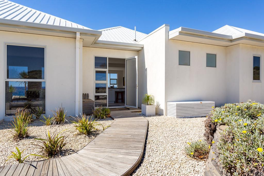 Saltwater - Absolute Oceanfront, Fire Pits, Some Villas With Hot Tubs And Sauna Falmouth Exterior photo